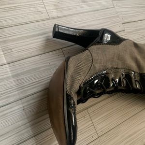 Sexy patent leather with cloth.. EXCELLENT CONDITION